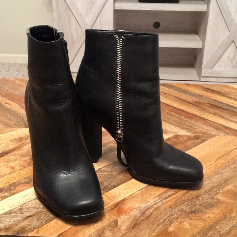 Calvin Klein a Black leather booties